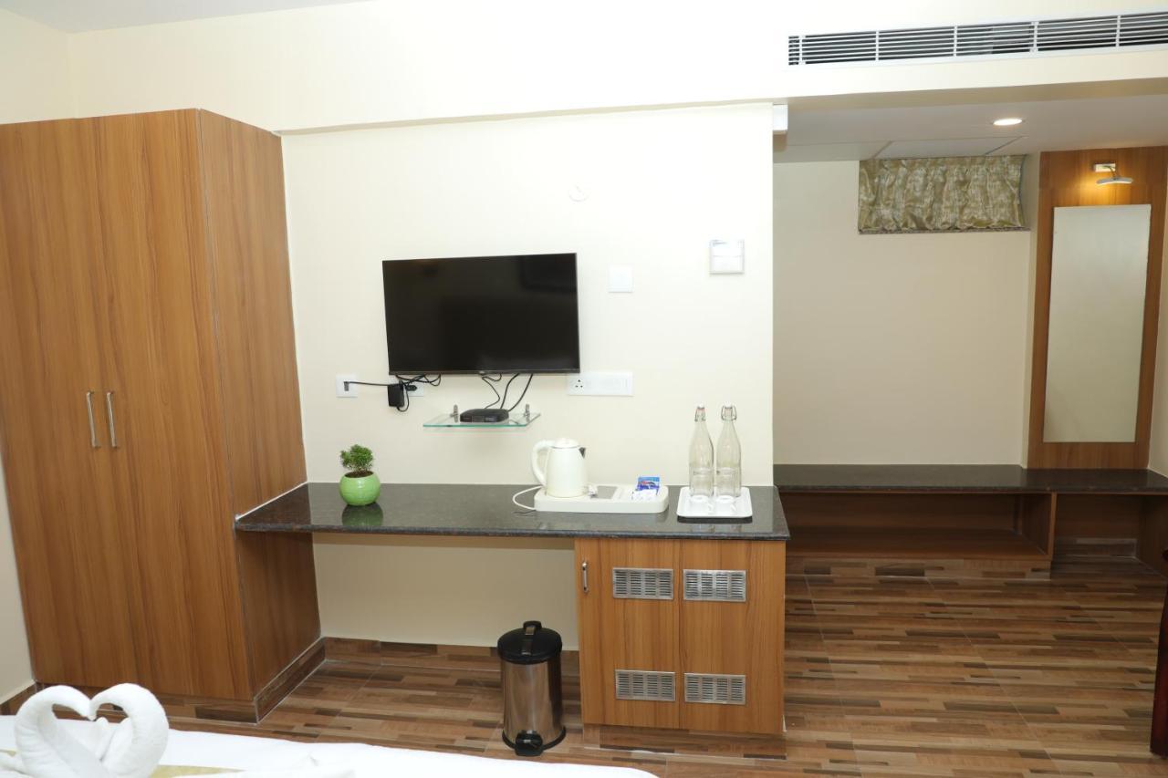 Gadiraju Palace Convention Centre & Hotel Visakhapatnam Eksteriør bilde