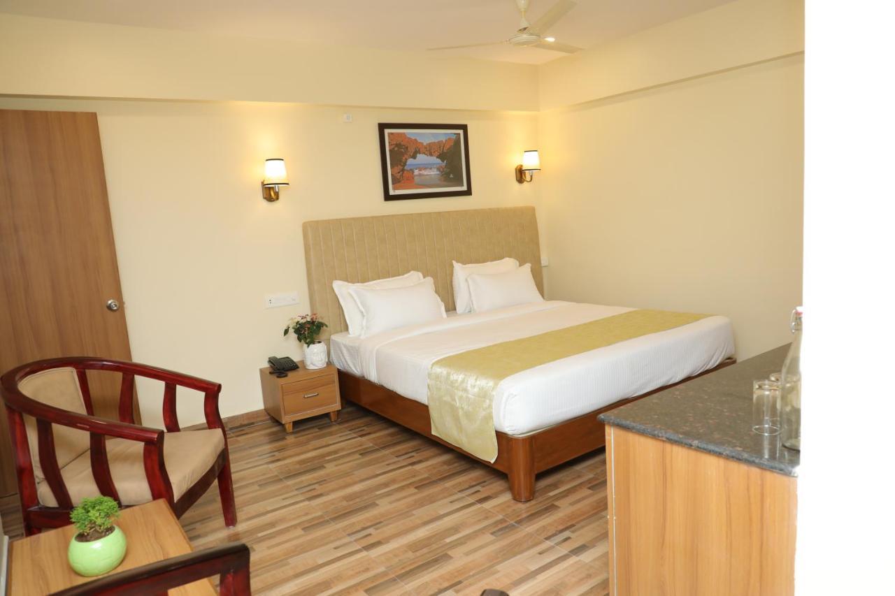 Gadiraju Palace Convention Centre & Hotel Visakhapatnam Eksteriør bilde