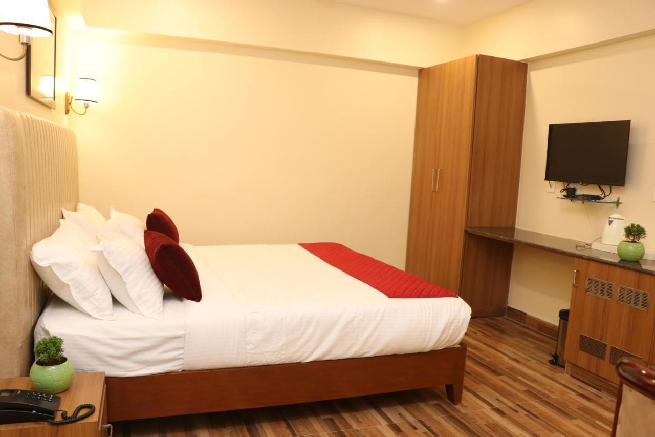 Gadiraju Palace Convention Centre & Hotel Visakhapatnam Eksteriør bilde