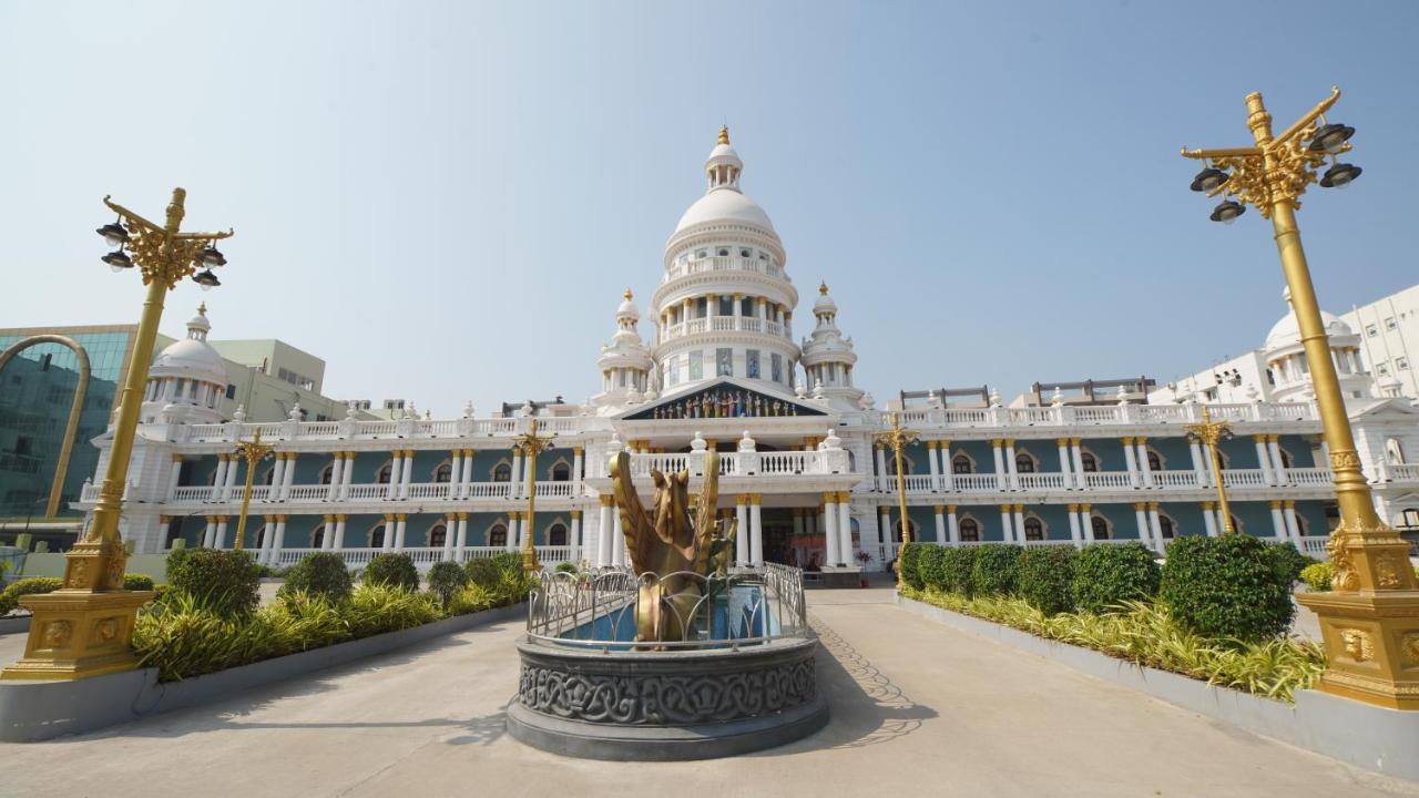 Gadiraju Palace Convention Centre & Hotel Visakhapatnam Eksteriør bilde