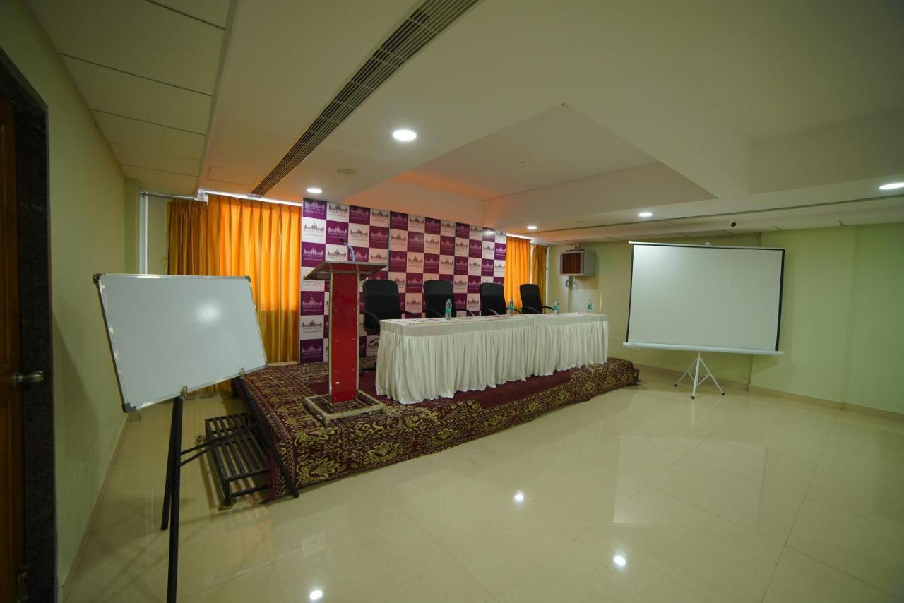 Gadiraju Palace Convention Centre & Hotel Visakhapatnam Eksteriør bilde